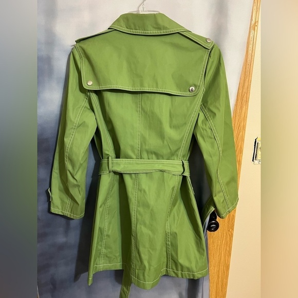 Stunning vintage Michael Kors green trench/raincoat w/belt, white stitching EUC - Picture 5 of 9